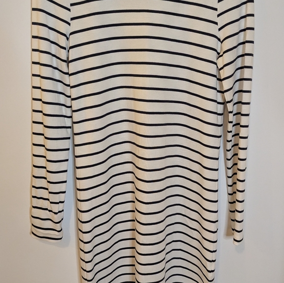 Vineyard Vines Simple White and Navy Striped Turtleneck Dress - Picture 4 of 9